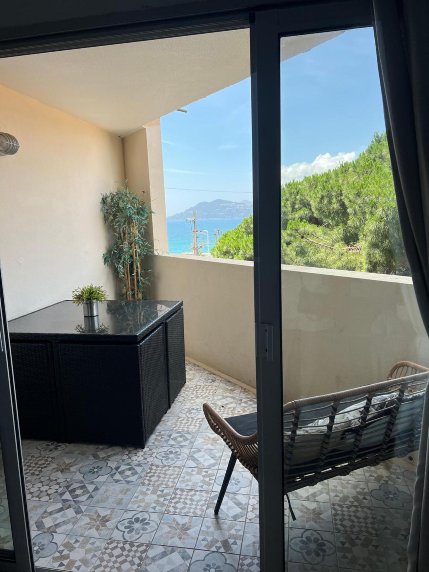 Joli 2 Pieces Aux Pieds Des Plages Канны Экстерьер фото